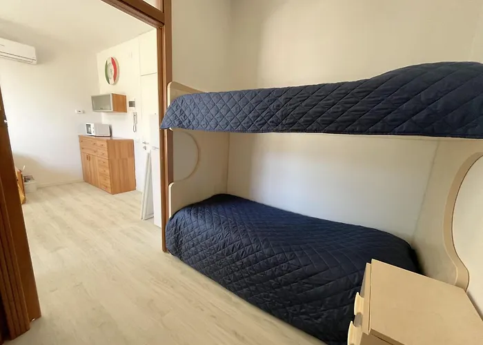 Daire Bright Flat With Terrace Overlooking The Sea