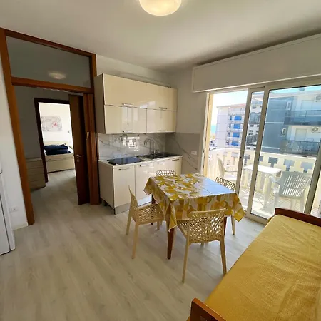 Bright Flat With Terrace Overlooking The Sea Apartmán *